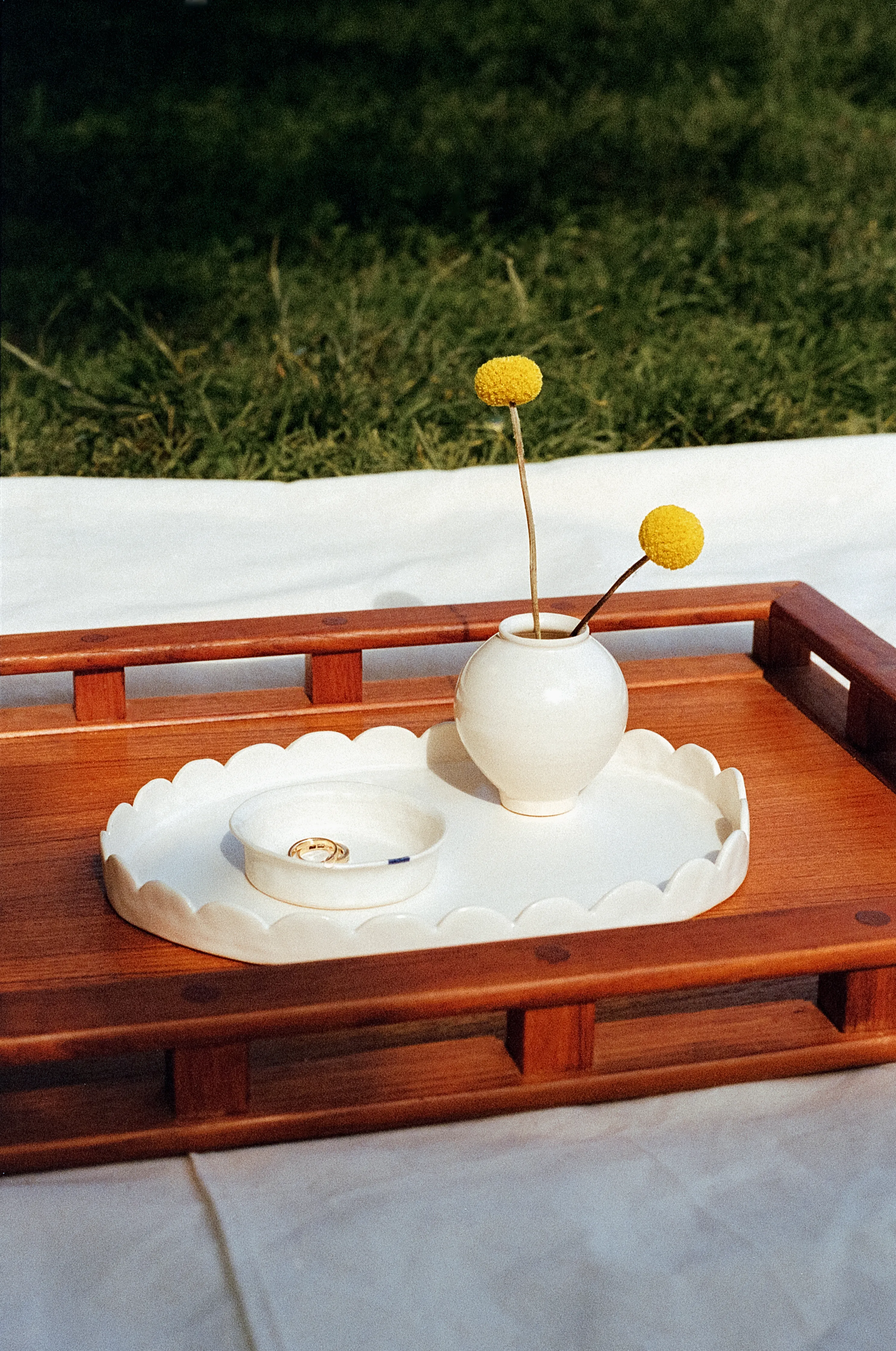 028